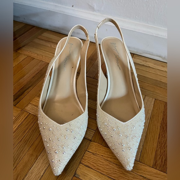 Betsey Johnson White Beaded Slingback Heels size 10 - Picture 1 of 4